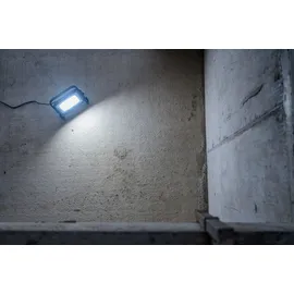 Brennenstuhl Mobiler LED Strahler JARO 20060 M / LED-Leuchte 150W für außen (LED-Außenstrahler mit 5m Kabel, LED-Fluter 17500lm aus Aluminium, dimmbar, IP65)