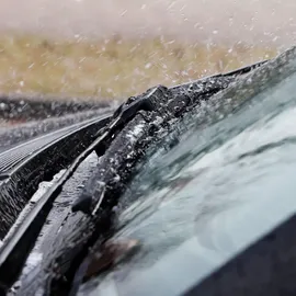 Heyner HEYNER® Scheibenwischer komp. mit RENAULT MEGANE E-TECH (11.2021 - 12.2025) HYBRID Flachbalkenwischer