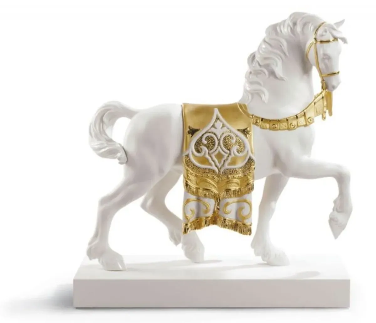Casa Padrino Luxus Porzellan Königliches Ross Weiß / Gold 40 x H. 42 cm - Handgefertigtes Luxus Deko Pferd