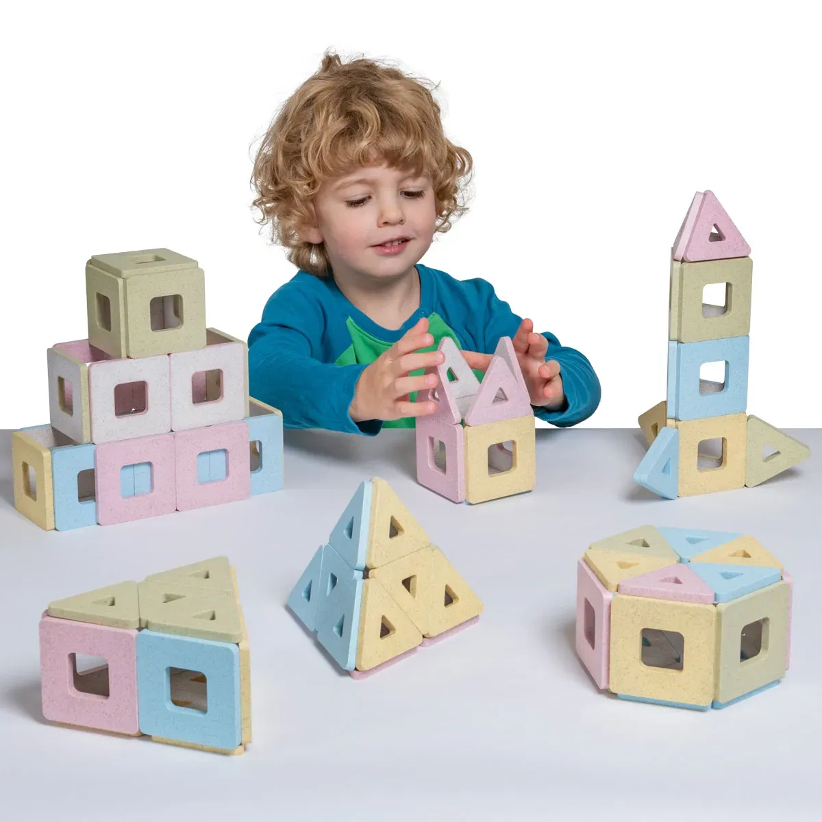 Polydron KinderMag Gruppenset Magnetisches Konstruktionsspielzeug 96 Teile Pastellfarben ABS - Fördert Feinmotorik, UV-beständig