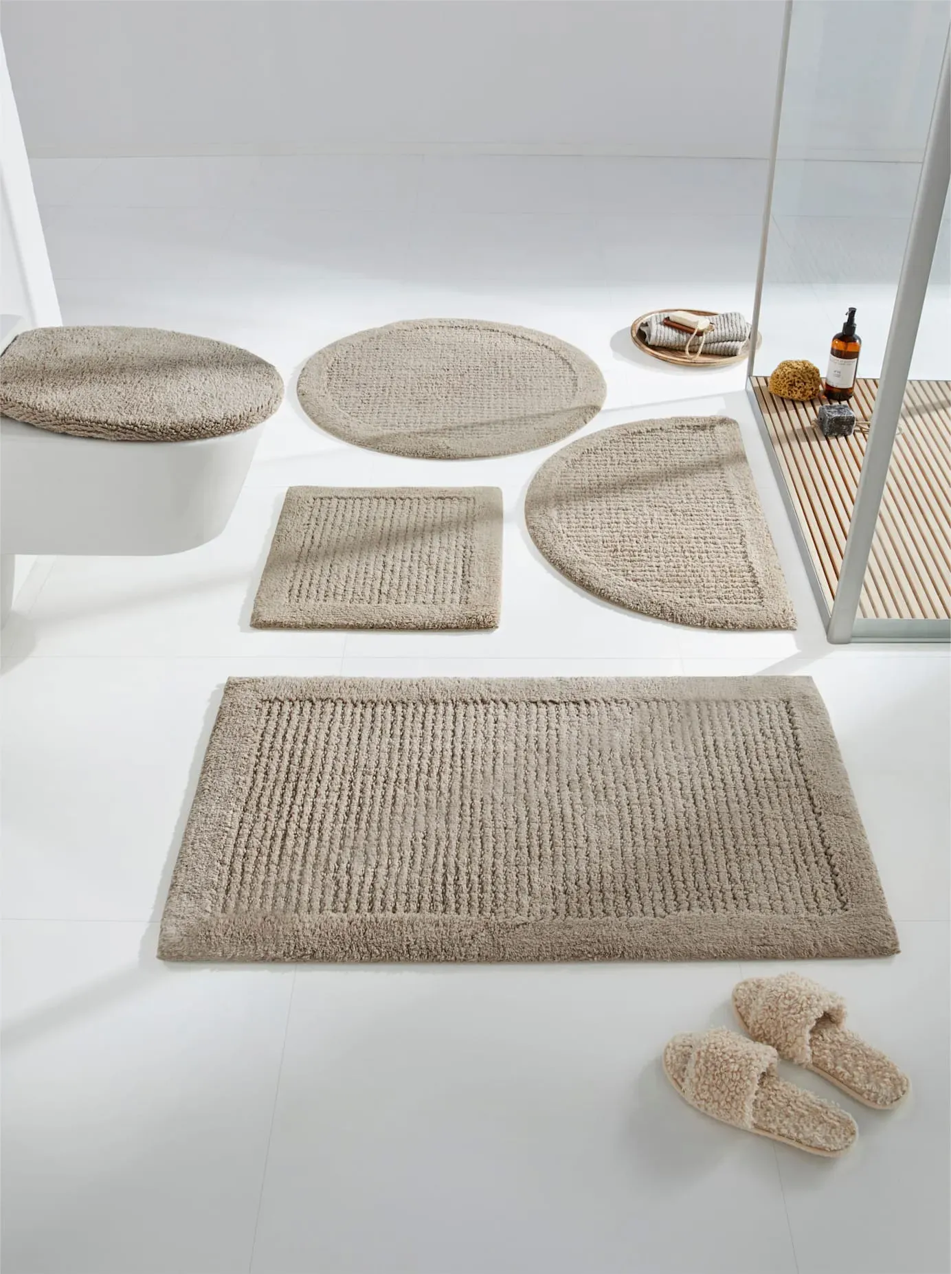 Badematte HEINE HOME Gr. 7, grau (taupe), halbrund (50cm x 80cm ), 1 Stk., Badematten, Badematte