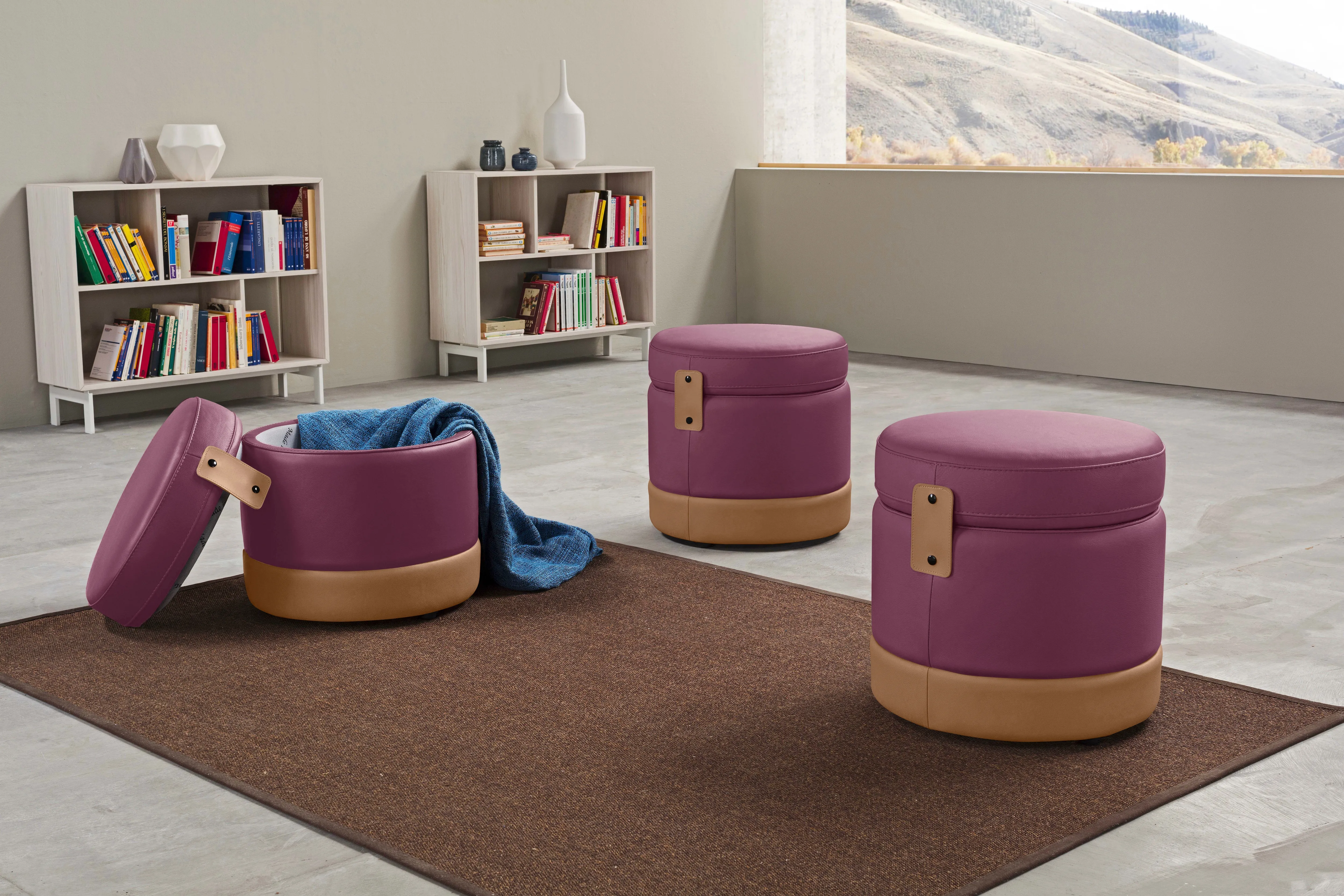 Hocker EGOITALIANO "Tonder, Designhocker als Blickfang mit tollen Details", lila (violett), B:50cm H:50cm T:50cm, Leder u00bbNUVOLEu00ab (Echtes Rindsleder). Halbnatürliches, halbnarbiges Rindsleder mit einer natürlichen Körnung von 1, 2 bis 1, 4 mm. Dieses Leder hat eine weiche, wachsartige Hand mit mattem Aussehen und einem Wolkeneffekt. Es handelt sich um ein Naturleder, das die ursprünglichen Eigenschaften der Lederhäute nicht verändert. Das Vorhandensein von verheilten Narben, Körnungsunterschiede, Falten, Adern, Unterschiede in den Farbtönen und andere Spuren, die die Natur auf diesen Fellen hinterlassen hat, sind ein Beweis für die absolute Echtheit und das Zeugnis ihres großen Wertes. Leder u00bbBACIOu00ab (echtes Rindsleder). Halbnarbiges Naturleder mit einer Dicke von 1, 6-1, 8 mm. BACIO hat eine weiche und wachsartige Hand mit halb undurchsichtigem Aussehen. Es handelt sich um ein Naturleder, das die ursprünglichen Eigenschaften der Lederhäute nicht verändert. Das Vorhandensein von verheilten Narben, Körnungsunterschiede, Falten, Adern, Unterschiede in den Farbtönen und andere Spuren, die die Natur auf diesen Fellen hinterlassen hat, sind ein Beweis für die absolute Echtheit und das Zeugnis ihres großen Wertes. Leder u00bbCAREZZAu00ab (Rindsleder). Halbnarbiges Naturleder mit einer Dicke von 1, 2-1, 4 mm. Es hat eine weiche und wachsartige Hand mit halb undurchsichtigem Aussehen. CAREZZA ist ein Naturleder, das die ursprünglichen Eigenschaften der Mäntel nicht verändert. Das Vorhandensein von verheilten Narben, Körnungsunterschiede, Falten, Adern, Unterschiede in den Farbtönen und andere Spuren, die die Natur auf diesen Fellen hinterlassen hat, sind ein Beweis für die absolute Echtheit und das Zeugnis ihres großen Wertes., Hocker, Sitzhocker Hocker mit Stauraum Kinderhocker, inkl. Stauraum