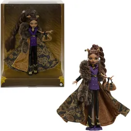 Monster High Puppe, Clawdeen Wolf House of Wolf Sammelfigur mit Kunstpelz-Jacquard-Mantel, violettem Blazerkleid, Pantaboots und goldenen Accessoires, JDR66