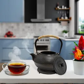 ad.con Teeservice aus Gusseisen 13-tlg mit Stövchen Teekanne 1,5L Schwarz mit Siebeinsatz Teetassen und Untersetzer Tee Set im japanischen Stil