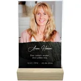 DEL MÀ Unique & Personal Andenken an verstorbene Menschen Trauergeschenk Gedenktafel Bild aus Acrylglas personalisiertes Geschenk für Trauernde Fotogeschenk inkl. Holzfuß 13x20 cm (Hochformat)