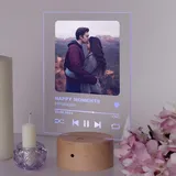 LAUBLUST Song Cover Glas Bild mit Foto Acrylglas & 3 Holzsockel - Personalisiertes Geschenk mit eigenem Bild - Musik-Player | ca. 15 x 20 cm - Fotogeschenk für Sie & Ihn | Geschenk für Frauen & Männer