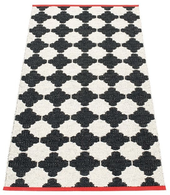 pappelina Marre Outdoor-Teppich – schwarz / vanille mit korallroter Kante 70 x 150cm