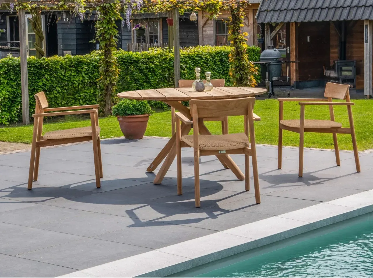 Traditional Teak Set Carmen I - Das Set besteht aus: 1 x Tisch Carmen, 4 x Stapelsessel Carmen.