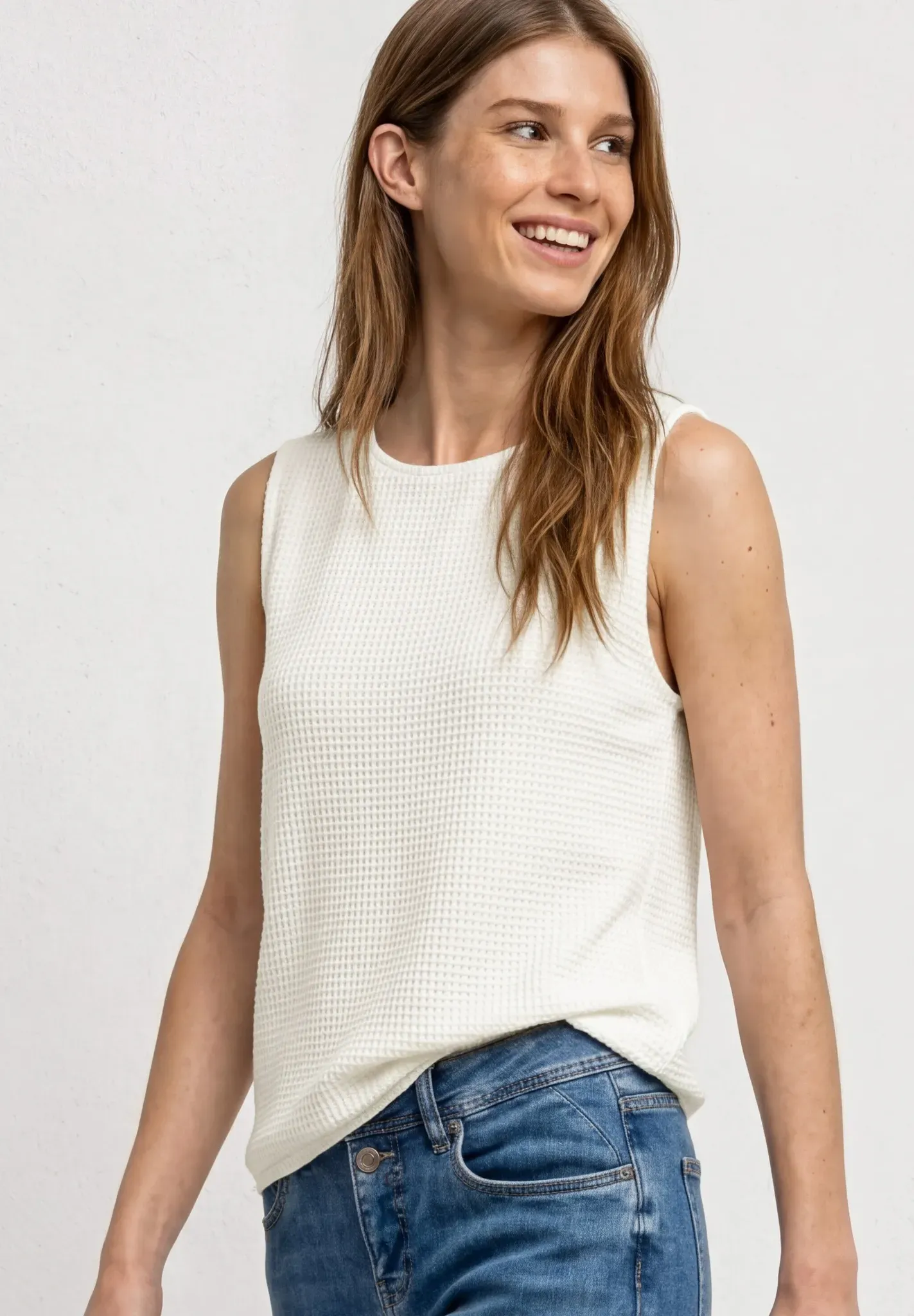 Mesh-Top STREET ONE, Damen, Gr. 40, weiß (sanftes weiß), Stoff, Obermaterial: 100% Polyester. Futter: 95% Viskose, 5% Elasthan, unifarben, comfort fit normal, U-Boot-Ausschnitt, normaler Saum, Tops, mit U-Boot-Ausschnitt