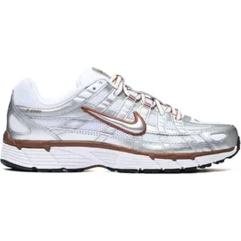 Nike P-6000 Damen White/Metallic Silver/Light British Tan 37,5