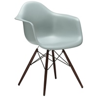Vitra Stuhl Eames Plastic Armchair DAW 83x63x59 cm hellgrau, Gestell: Ahorn nussbaumfarbig, Designer Charles & Ray Eames