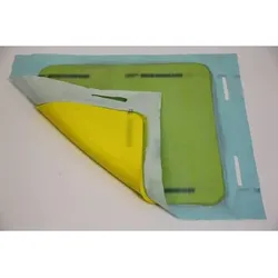 Mehrweg Abdichtmatte aus Polyurethan. 400x400x8 mm. Ideal für das Ableiten von verschütteten chemischen Produkten vor dem Eindringen in Kanalschächte.