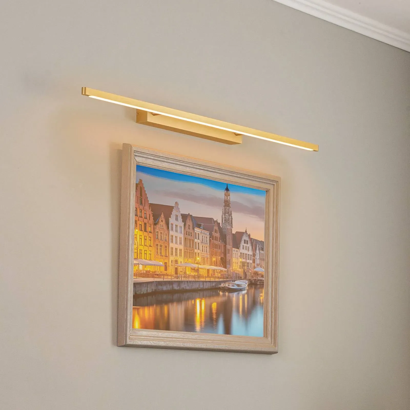 Quitani Talon LED-Bilderleuchte messing eloxal Quitani, dimmbar, messing / gold, für Flurbereich, Aluminium, Modern, Wandleuchte, Wandlampe Innen - cm - 118 cm - 4 cm