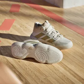 adidas Court Stabil Hallenschuh - Off White / Gold Metallic / Crystal Sand, 44 2/3