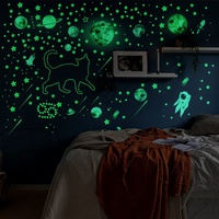 Frunimall Leuchtsterne Selbstklebend Wandsticker,Wandtattoo mit Sterne,Mond und Astronaut Sternenhimmel Fluoreszierend Aufkleber für Kinderzimmer Mädchen und Jungen Deko(849 PCS)