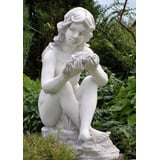 Casa Padrino Skulptur Jugendstil Wasserspeier Skulptur Sitzende Frau Weiß 24 x 46 x H. 62 cm - Elegante Wasserspeier Stein Figur - Barock & Jugendstil Garten Deko Accessoires