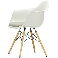 Vitra - Eames Plastic Armchair DAW mit Sitzpolster, Esche honigfarben / weiß (Filzgleiter basic dark)