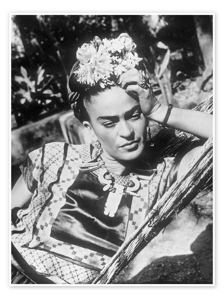 Posterlounge Poster Bridgeman Images, Frida Kahlo in einer Hängematte, 1948, Wohnzimmer Fotografie schwarz 50 cm x 70 cm
