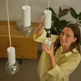 Philips Hue White & Col. Amb. Lightguide Triangle Smarte Glühbirne Kalt-Warmweiß und Farbe