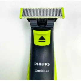 Philips OneBlade Face & Body Elektrischer Bartschneider, Rasierer und Bodygroomer zum Trimmen, Stylen und Rasieren, 3x Original-Klingen, 1x 5-in-1 Trimmaufsatz, 2x Körperaufsätze, QP2824/30