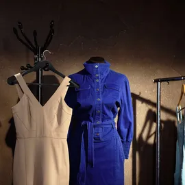 Relaxdays Anzug Kleiderbügel, 5er Set, breite Schulter, 360° drehbarer Haken, Hosenstange, Holzkleiderbügel, schwarz