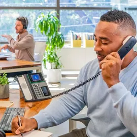 Poly HP Poly Edge E450 IP Telefon und PoE-fähig