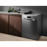 Electrolux ESM48200SX, Freistehend, Standardgröße (60 cm), Edelstahl, Berührung, LED, kalt, Heiß