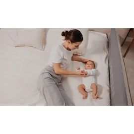 lionelo Lora XL Tragbares Bettschutzgitter für Kinder, Neigungsverstellung bis 180°, klappbares Schutzgitter für Bett, 45 cm – 150 cm, StandSafe-Sicherung, Schutz gegen Herausfallen