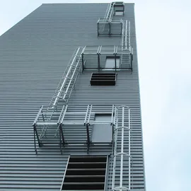 Günzburger Mehrzügige Steigleiter mit Rückenschutz (Bau) Edelstahl 16,32m