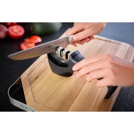 Rösle Messerschärfer, 3 Stufen, Schleifkopf wechselbar, stabiler Stand, ergonomischer Griff
