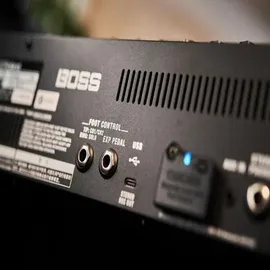 Boss Katana-50 Gen 3 Gitarrenverstärker, Kompakter 50 Watt Combo-Verstärker, 12‘‘-Custom-Lautsprecher, Weiterentwickelter Tube-Logic-Sound, 12 Verstärkercharakter, Integrierte Effekte