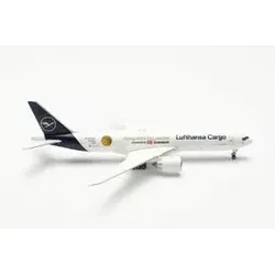 HERPA 562799 1:400 Lufthansa Cargo Boeing 777F “Sustainable Fuel - Powered by DB Schenker”