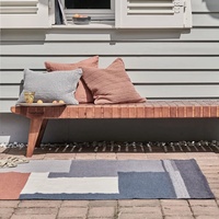 URBANARA Indari Outdoor-Teppich Grau/Rosa/Altrosa 90x130 cm – 100% PET In- und Outdoor-Teppich