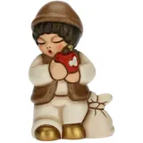 Thun - Krippe 2022 - Krippenfigur Krippe Kind mit Apfel aus Keramik, handverziert, weißes Kleid - Klassische Linie Krippe - 4,3 x 3 x 6,5 cm h