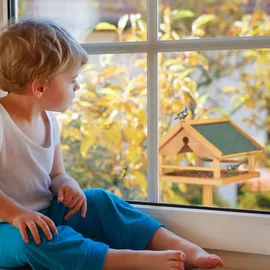 Relaxdays Vogelfutterhaus mit Ständer, Dunkelgrün,Hellbraun