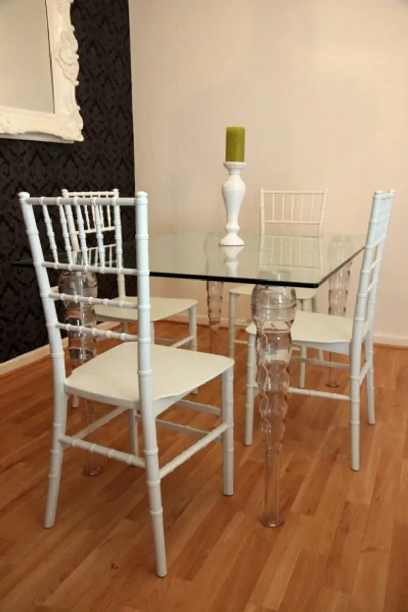 Designer Acryl Esszimmer Set  - Ghost Chair Table - Polycarbonat Möbel - 1 Tisch + 4 Stühle - Casa Padrino Designer Möbel Weiß - Casa Padrino Designer Möbel