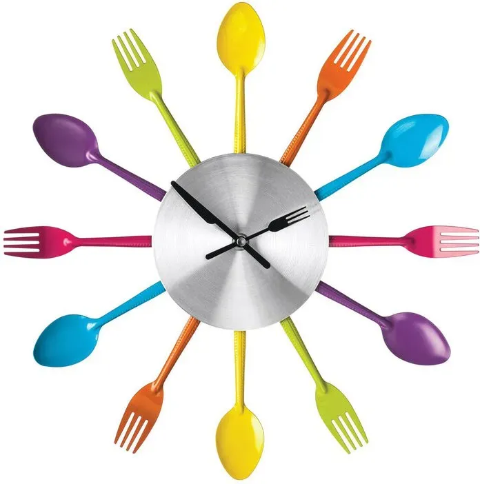 Premier Houseware Mehrfarbige Besteckuhr, Gabel- und Schnittwerkzeug-Design, prägnante Analoguhr mit Werkzeugzeiger