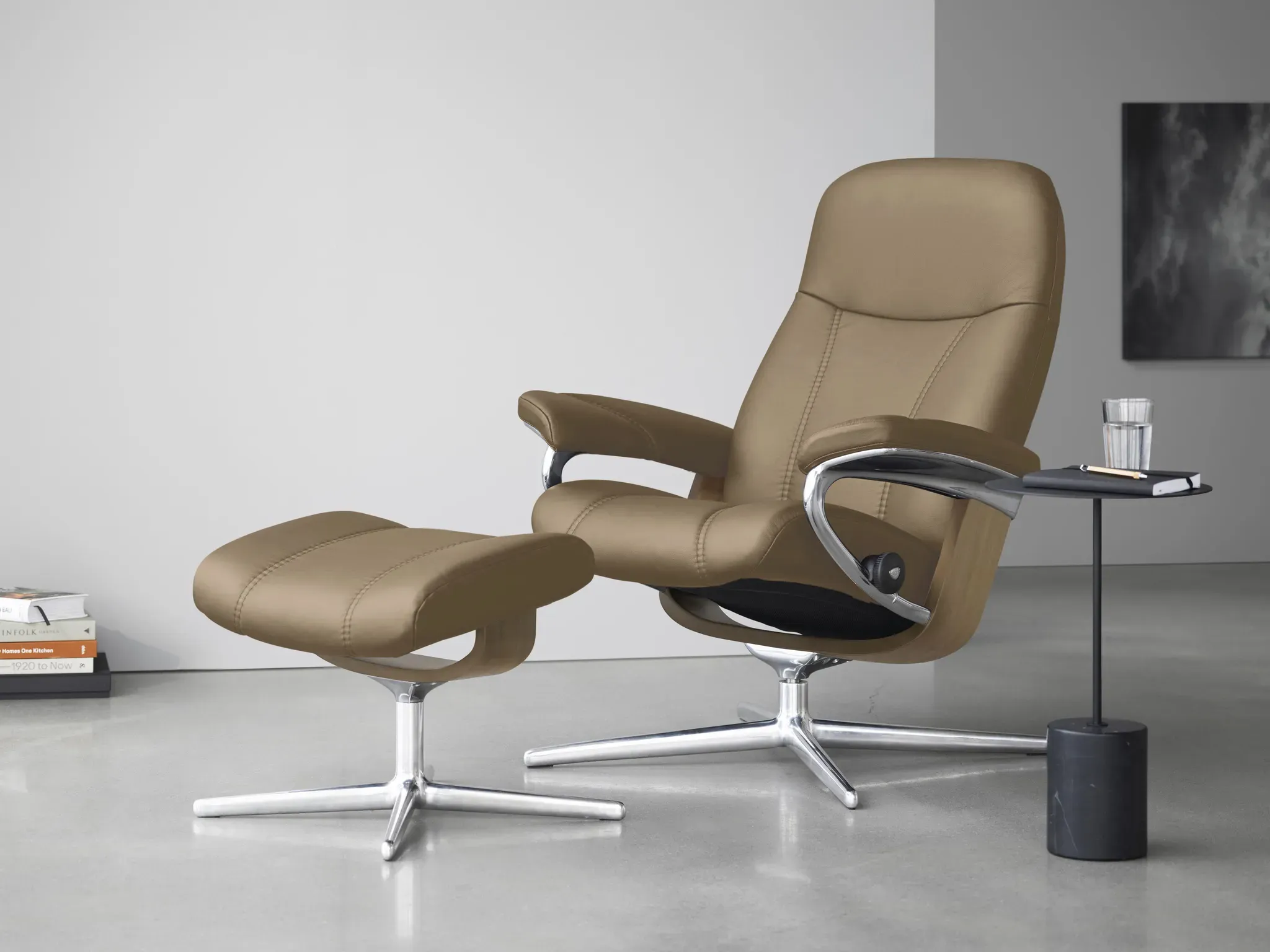 Relaxsessel STRESSLESS "Consul", braun (almond paloma), B:82cm H:102cm T:72cm, Leder PALOMA: PALOMA ist ein durchgefärbtes Semianilin-Möbelleder mit natürlicher Narbung., Sessel, Relaxsessel, mit Cross Base, Größe S, M & L, Holzakzent Eiche, in 2 Bezugsqualitäten lieferbar