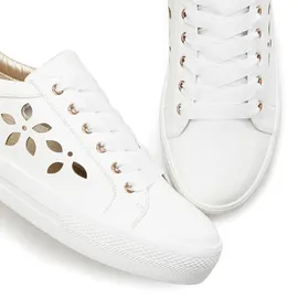 LASCANA Sneaker LASCANA, Damen, Gr. 42, weiß, Obermaterial: 100% Lederimitat. Decksohle: 100% Lederimitat. Futter: 100% Lederimitat. Laufsohle: 100% Synthetik, unifarben, Basic, Schuhe Sneaker, mit kleinen Cut-Outs, Schnürhalbschuhe, Freizeitschuhe VEGAN