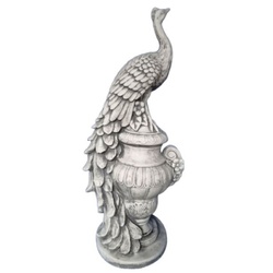 Casa Padrino Barock Garten Deko Skulptur Pfau auf Vase Grau H. 82 cm - Prunkvolle Garten Deko Stein Figur - Barock Garten Deko Accessoires - Barock Garten Skulpturen