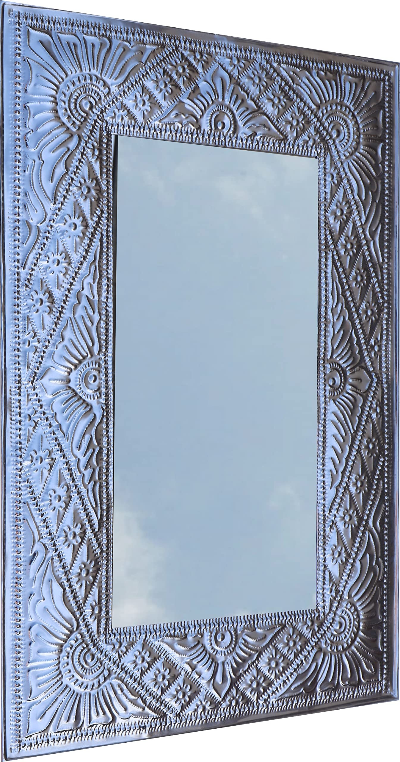 GURU SHOP Spiegel mit Handgeprägtem Rahmen aus Aluminium - Modell 3 Silber, Weiß, 71x48x1 cm, Spiegel