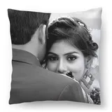 Ferocity Personalisiertes FOTOGESCHENK mit eigenem Schwarz-Weiß Foto (45 x 45) cm, Foto-Kissen mit Deinem Foto Zum Jahrestag, Geburtstag, Valentinstag (mit Füllung) Schwarz Weiß Full [091]