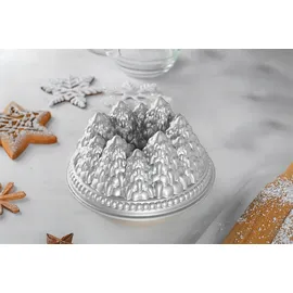 Nordic Ware Weihnachtsbackform Tannenbäume, Winterwald 2,2 l