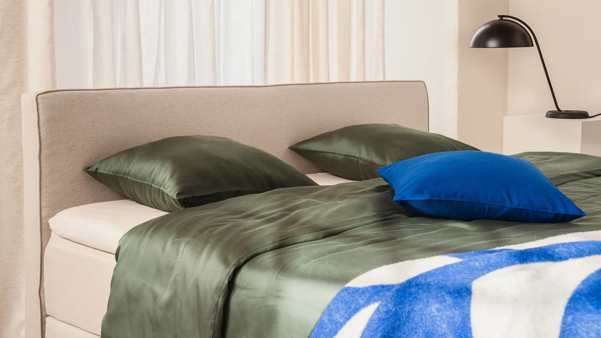 BRUNO Boxspringbett Premium 180x200cm in Beige | Matratzen-Härtegrad: Links H3 / Rechts H2 | mehrfach ausgezeichnet in Design & Qualität