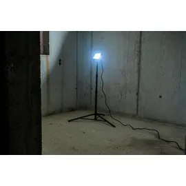 Brennenstuhl LED Stativstrahler JARO 7060 T (50W, 5800lm, 6500K, IP65, LED Arbeitsstrahler mit Stativ und 5m Kabel)