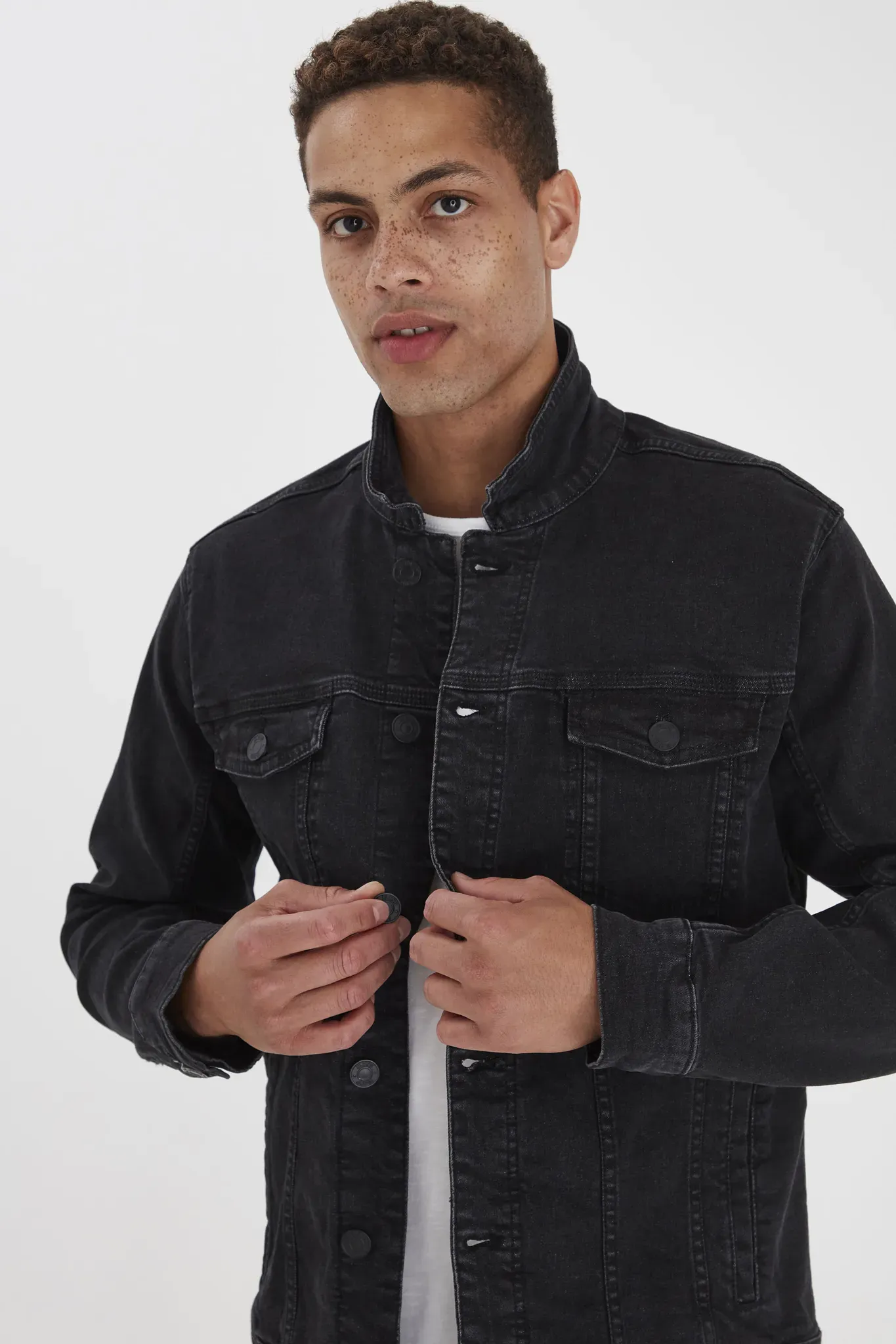 Jeansjacke BLEND "BHNARIL", Herren, Gr. L, blau (denim schwarz), Denim/Jeans, Obermaterial: 99% Baumwolle, 1% Elasthan, Abriebeffekte, schmal normal, 1-Knopf-Manschette, Jacken, washed