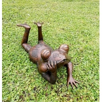 Bronzeskulpturen Skulptur Bronzefigur großer liegender Frosch - Wasserspeier braun