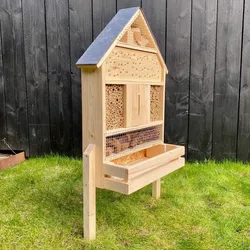 Selbststehendes Insektenhotel Pflanzenoase mit Schieferdach