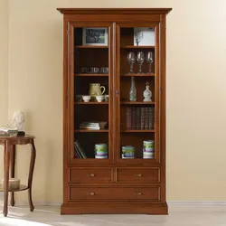Wohnzimmervitrine in Walnussfarben klassischen Stil