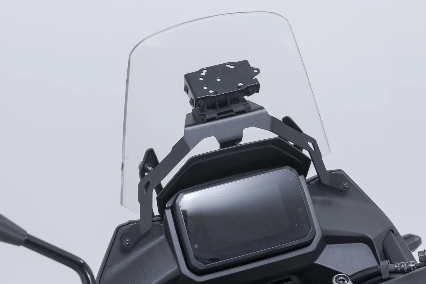 SW-Motech Navi-Halter im Cockpit - Schwarz. Honda XL750 Transalp (24-).